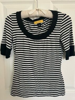St. John Black and White Striped Short Sleeve Scoop Neck Top SIZE P. AUTHENTIC